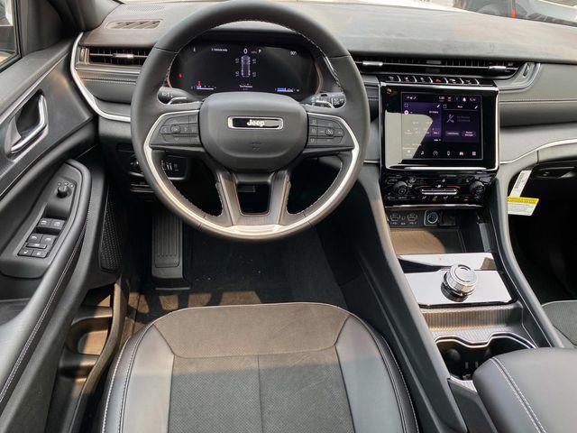 new 2025 Jeep Grand Cherokee car, priced at $45,530