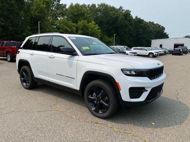 new 2025 Jeep Grand Cherokee car, priced at $45,530