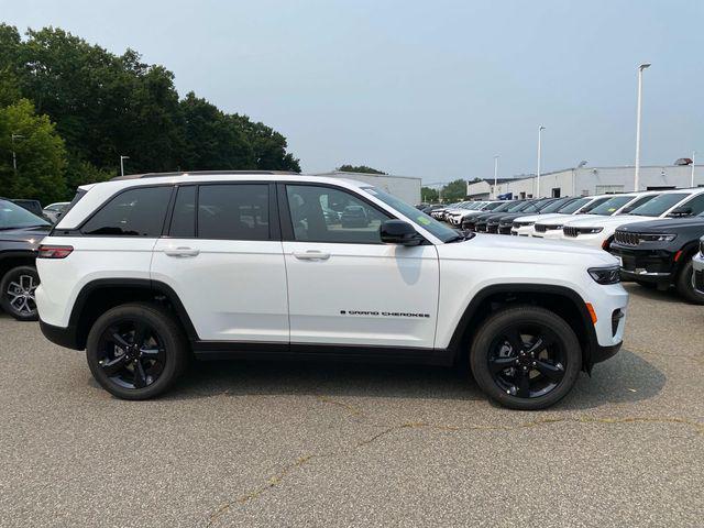 new 2025 Jeep Grand Cherokee car, priced at $45,530