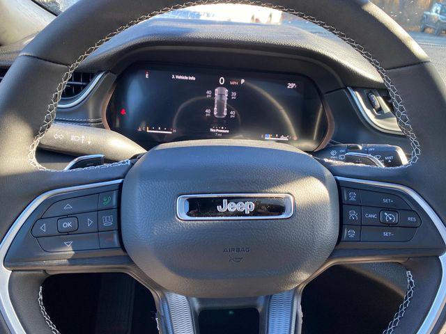 new 2025 Jeep Grand Cherokee car, priced at $43,970