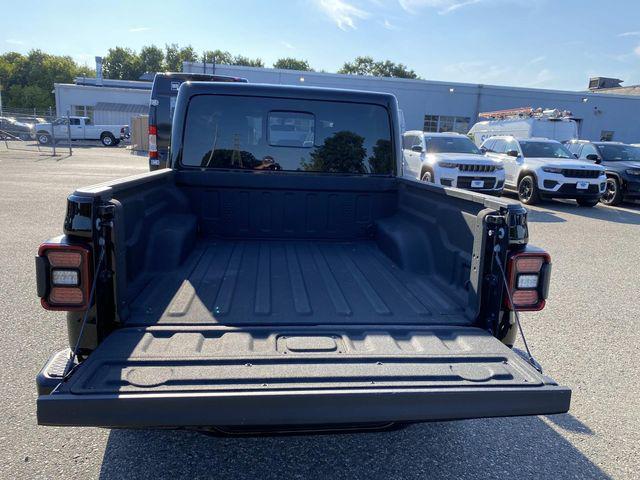 used 2022 Jeep Gladiator car, priced at $35,287