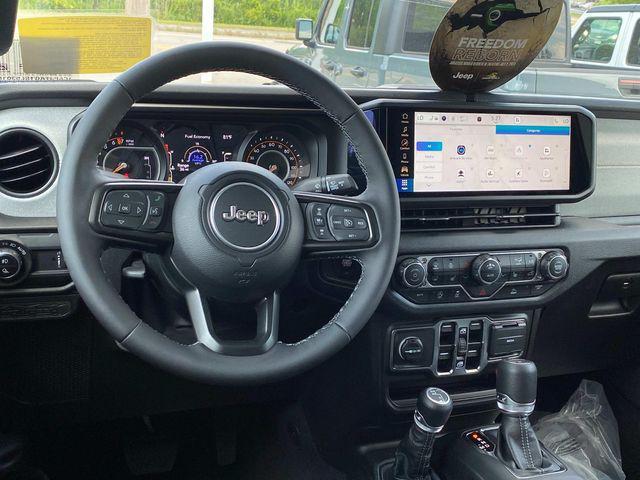 new 2025 Jeep Gladiator car, priced at $46,655
