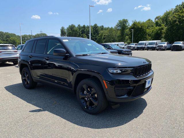 new 2025 Jeep Grand Cherokee car, priced at $46,125