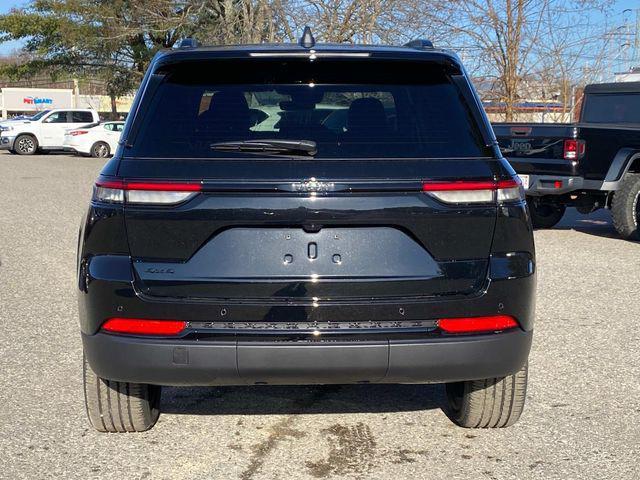 new 2025 Jeep Grand Cherokee car, priced at $48,175