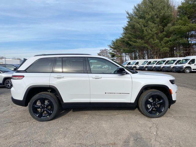 new 2025 Jeep Grand Cherokee car, priced at $47,580