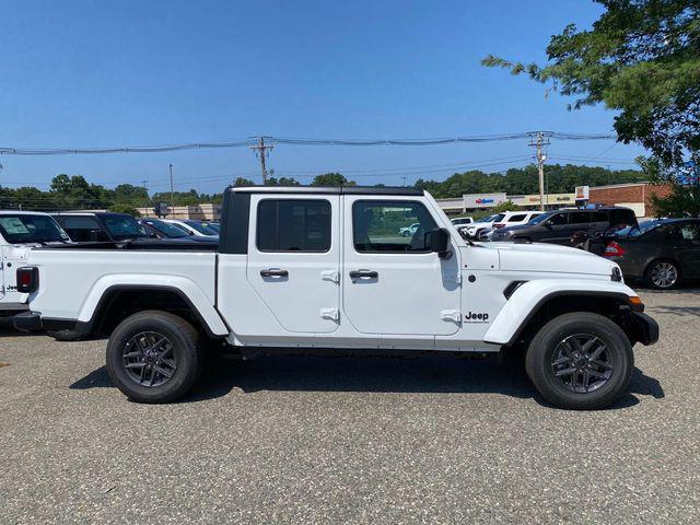 new 2025 Jeep Gladiator car, priced at $47,555