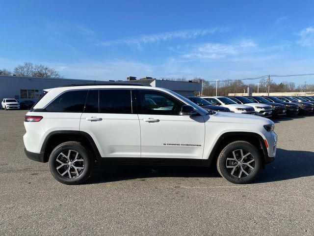 new 2025 Jeep Grand Cherokee car, priced at $49,215