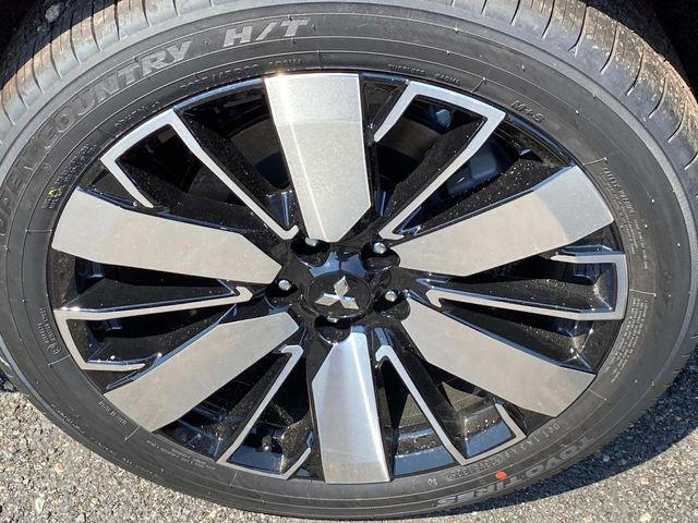 new 2025 Mitsubishi Outlander car, priced at $46,945