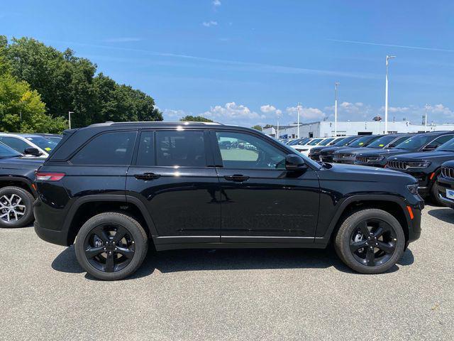 new 2025 Jeep Grand Cherokee car, priced at $46,125