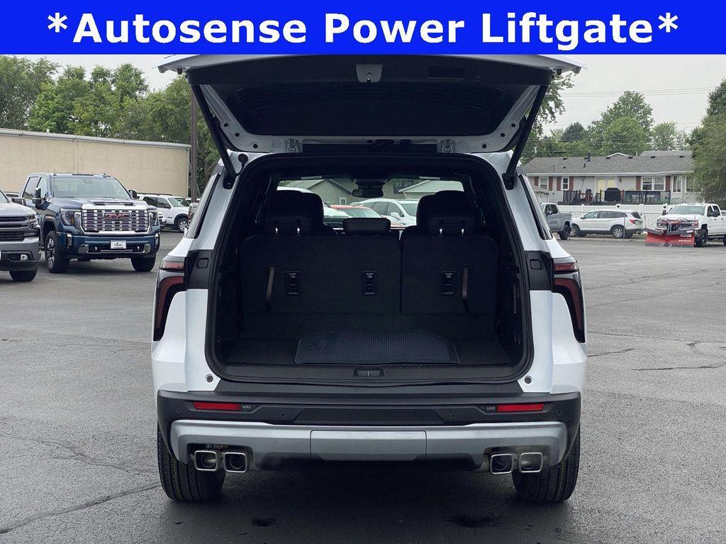 new 2025 Chevrolet Traverse car, priced at $40,995