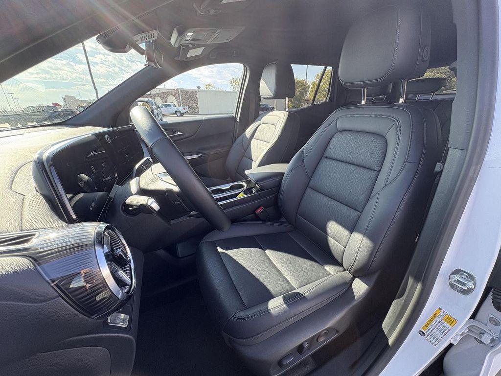 used 2025 Chevrolet Equinox car, priced at $28,399