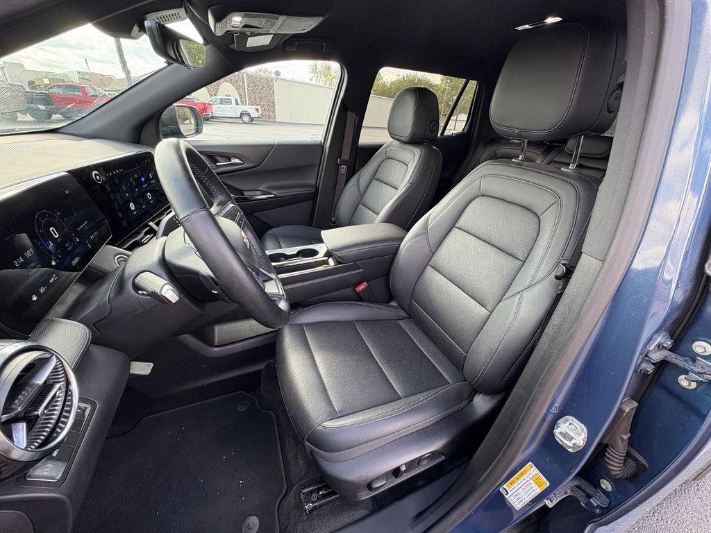 used 2025 Chevrolet Equinox car, priced at $28,399