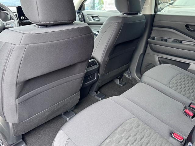new 2025 Nissan Pathfinder car, priced at $40,821