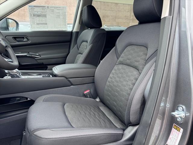 new 2025 Nissan Pathfinder car, priced at $40,821
