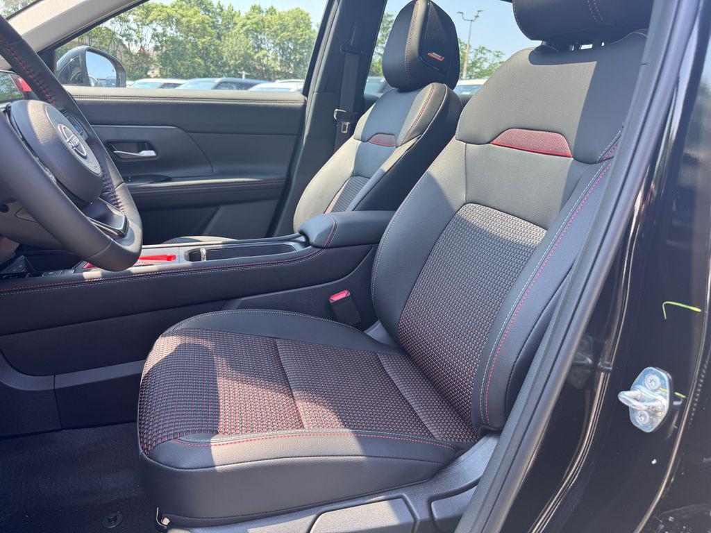new 2025 Nissan Kicks car, priced at $29,277
