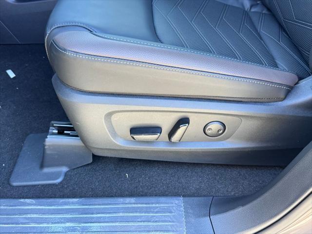new 2025 Nissan Pathfinder car, priced at $50,063