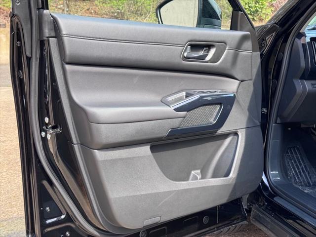 new 2025 Nissan Pathfinder car, priced at $37,684