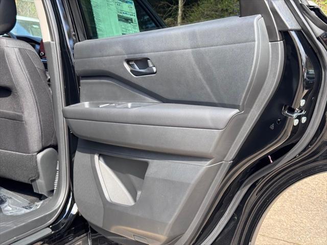 new 2025 Nissan Pathfinder car, priced at $37,684