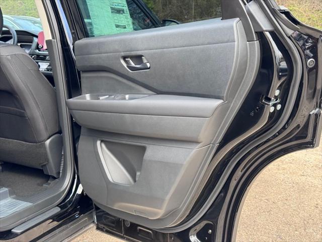 new 2025 Nissan Pathfinder car, priced at $37,684