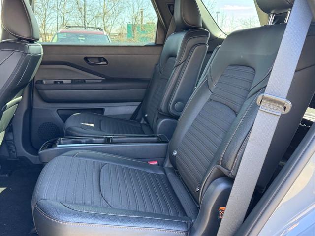 new 2025 Nissan Pathfinder car, priced at $44,196