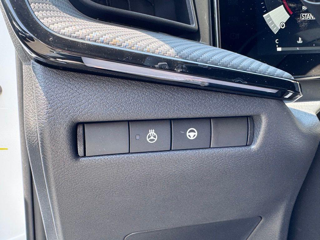 new 2025 Nissan Kicks car, priced at $29,201