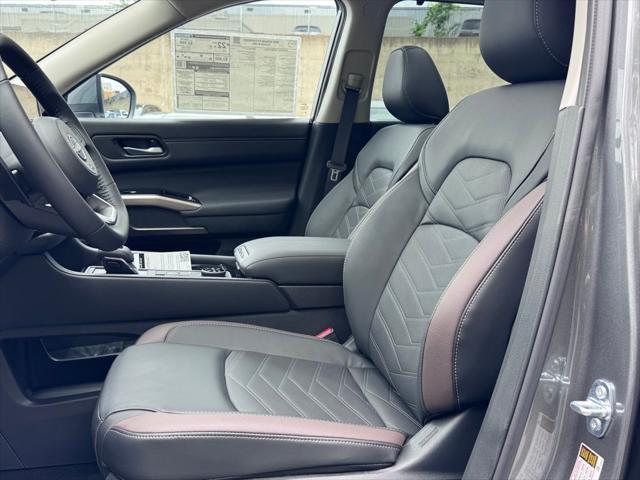 new 2025 Nissan Pathfinder car, priced at $49,017