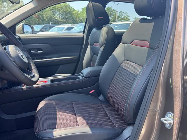 new 2025 Nissan Kicks car, priced at $29,566