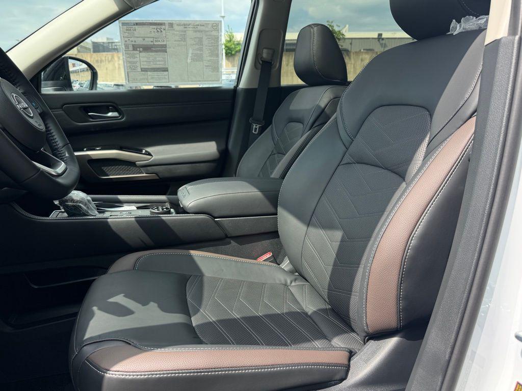 new 2025 Nissan Pathfinder car, priced at $45,013