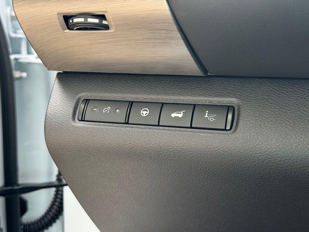 new 2025 Nissan Pathfinder car, priced at $45,013