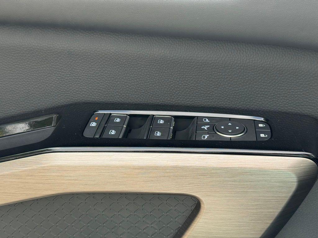 new 2025 Nissan Pathfinder car, priced at $45,013