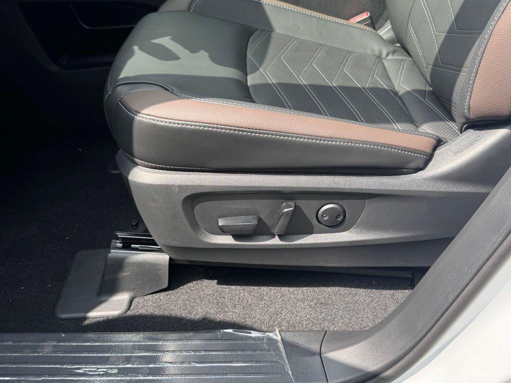 new 2025 Nissan Pathfinder car, priced at $45,013