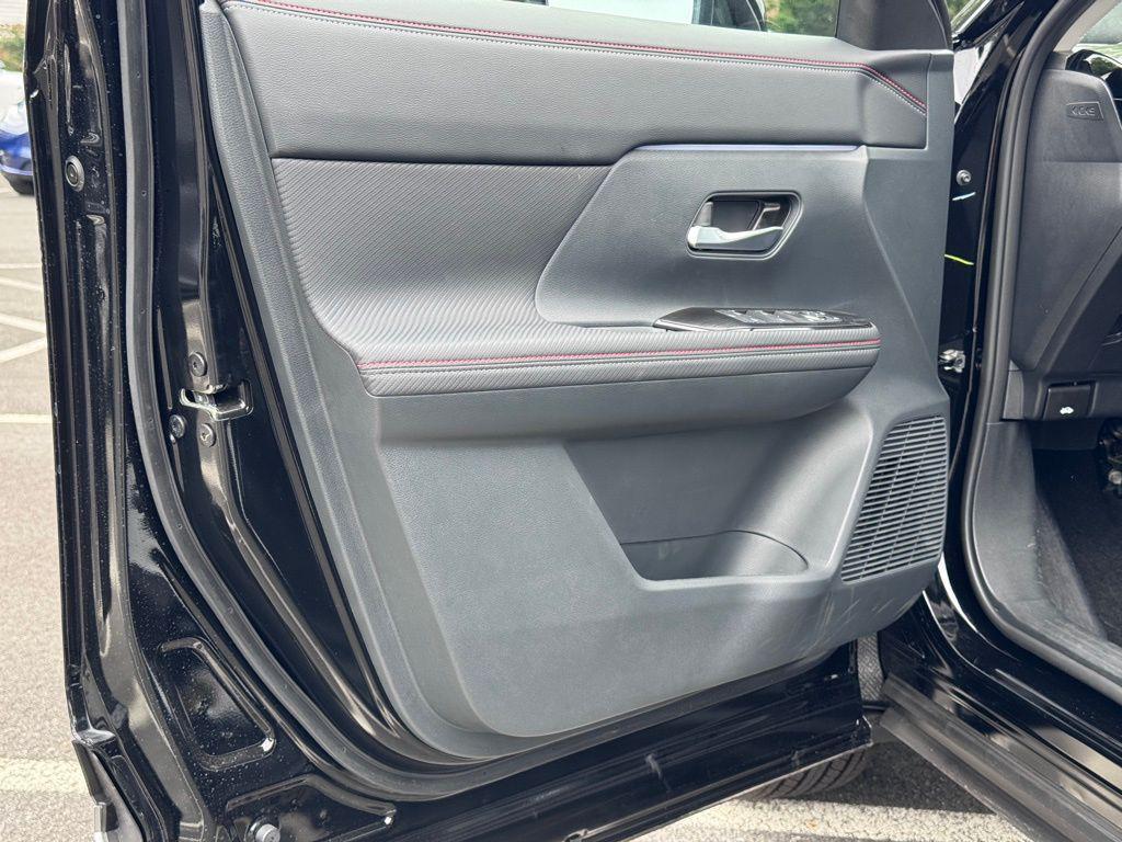 new 2025 Nissan Kicks car, priced at $26,302