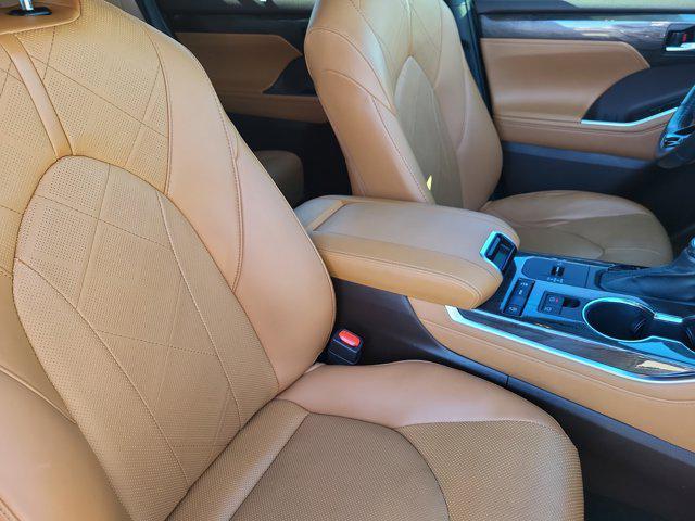 used 2021 Toyota Highlander car, priced at $35,977