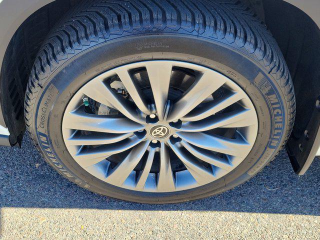 used 2021 Toyota Highlander car, priced at $35,977