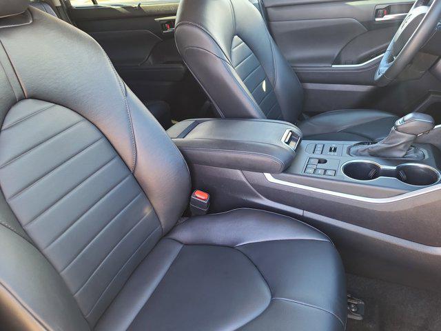 used 2024 Toyota Highlander car, priced at $37,477