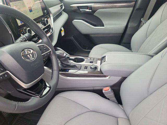 new 2025 Toyota Highlander car, priced at $54,703