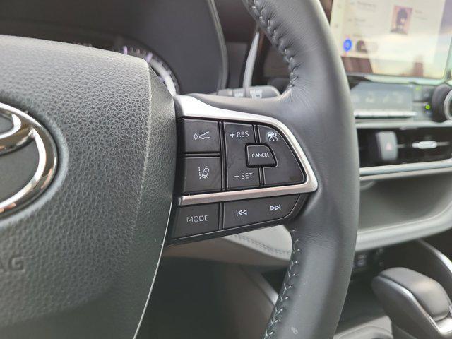 used 2023 Toyota Highlander Hybrid car, priced at $37,877