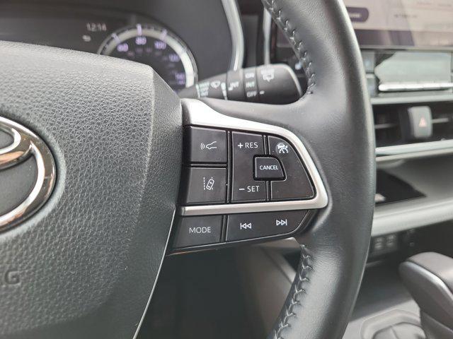 used 2023 Toyota Highlander car, priced at $33,877