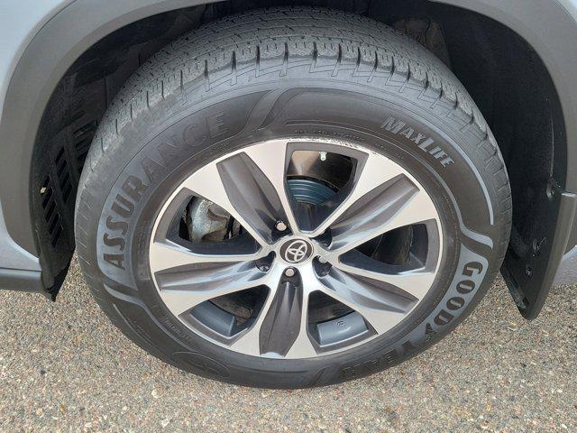 used 2023 Toyota Highlander car, priced at $33,877