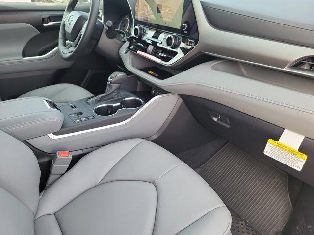 new 2025 Toyota Highlander Hybrid car, priced at $49,903