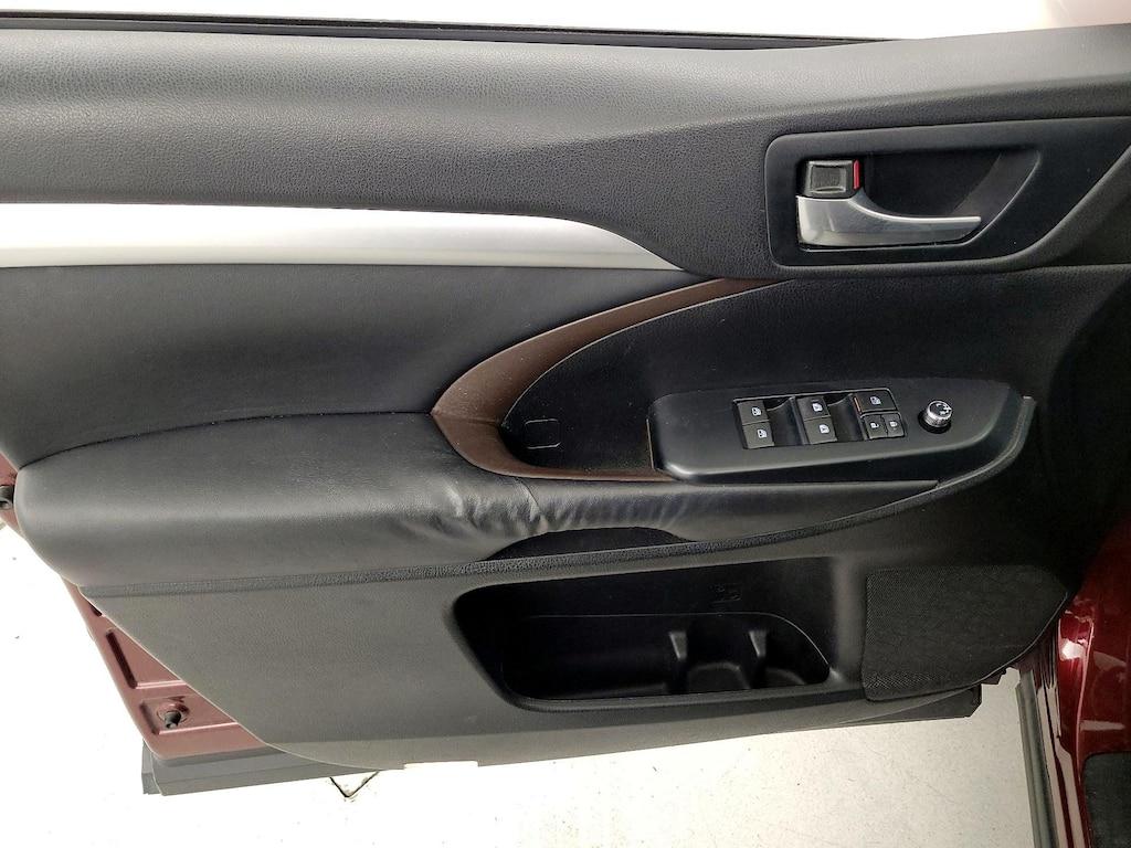 used 2015 Toyota Highlander car, priced at $20,998