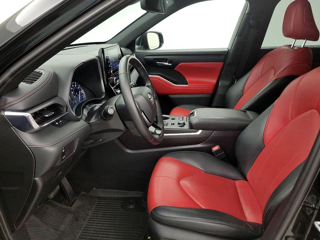used 2021 Toyota Highlander car, priced at $37,998