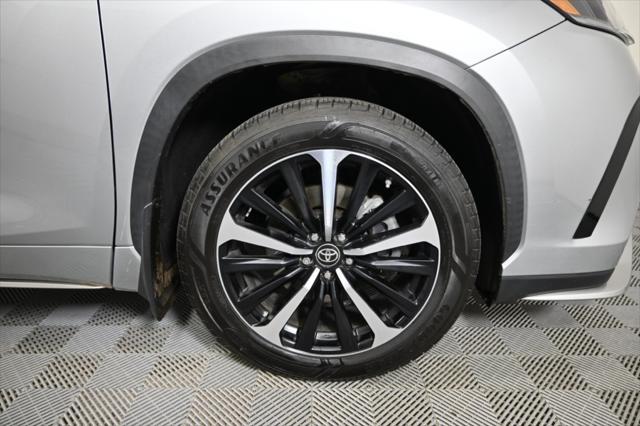 used 2021 Toyota Highlander car, priced at $33,697