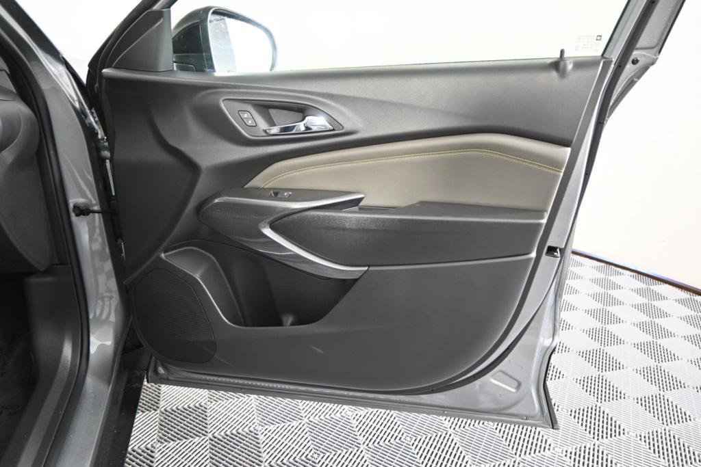 new 2025 Chevrolet Trax car, priced at $25,460