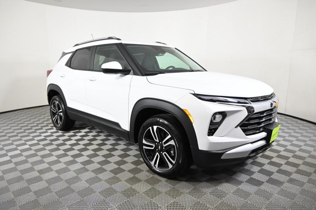 new 2025 Chevrolet TrailBlazer car, priced at $27,675