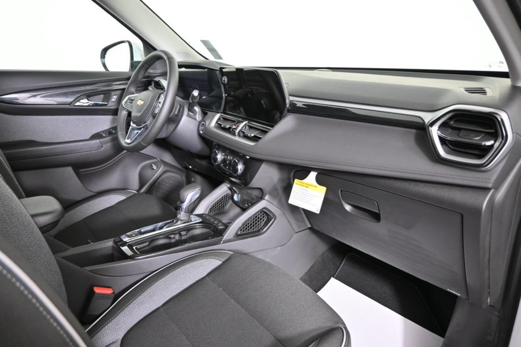 new 2025 Chevrolet TrailBlazer car, priced at $27,675