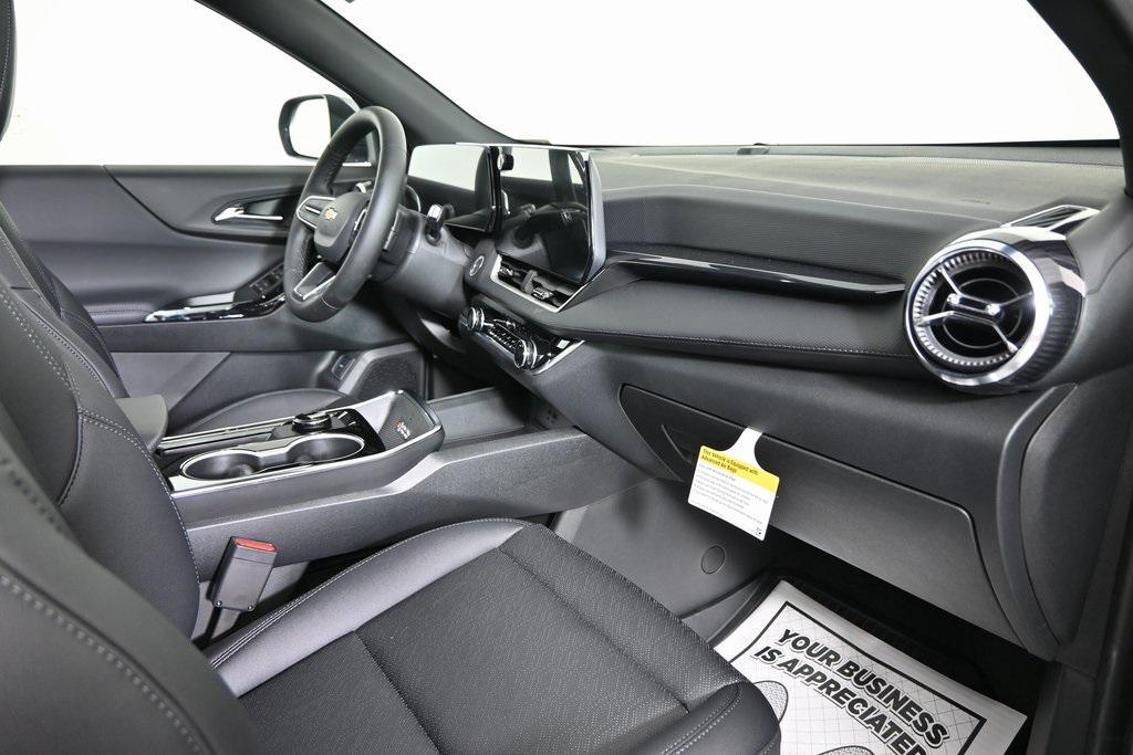 new 2026 Chevrolet Equinox car, priced at $32,180