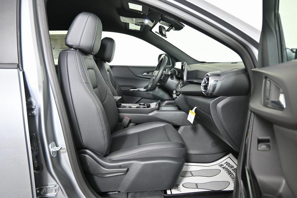 new 2026 Chevrolet Equinox car, priced at $32,180