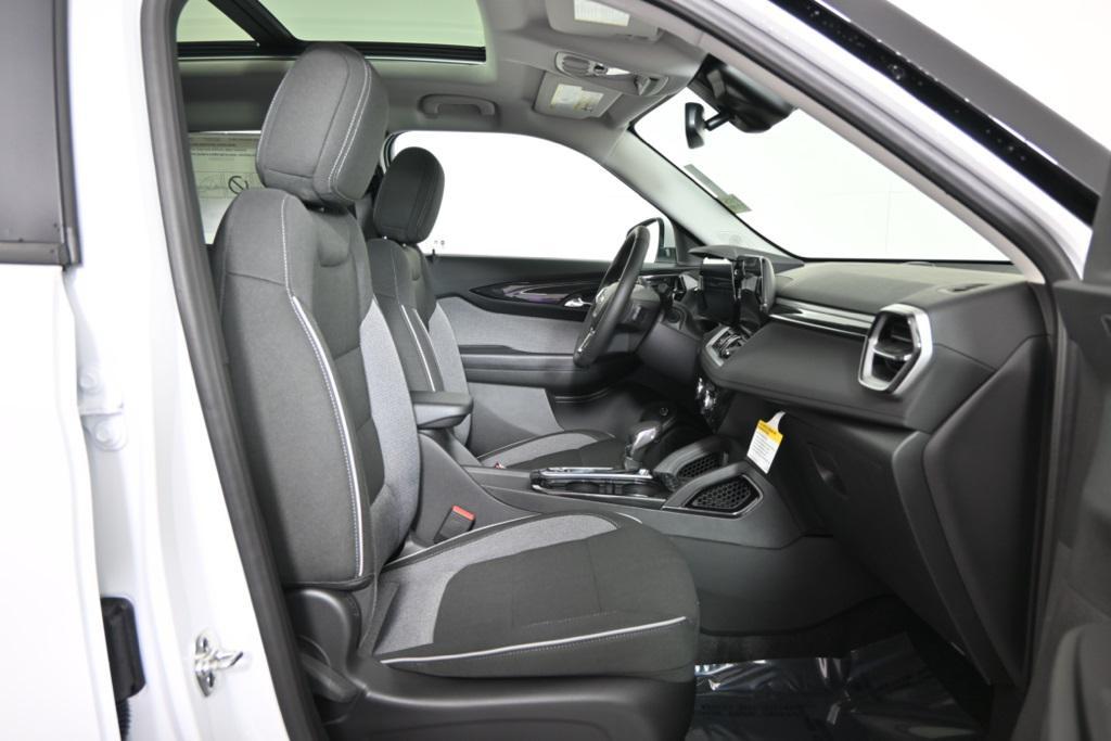 new 2025 Chevrolet TrailBlazer car, priced at $28,975
