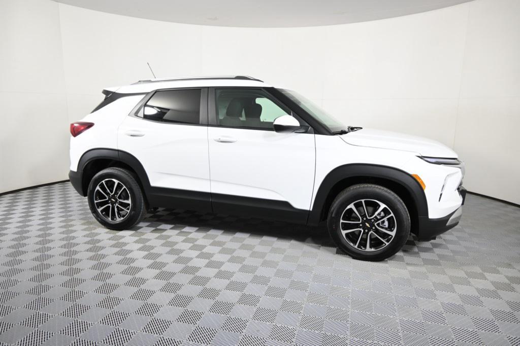 new 2025 Chevrolet TrailBlazer car, priced at $28,975